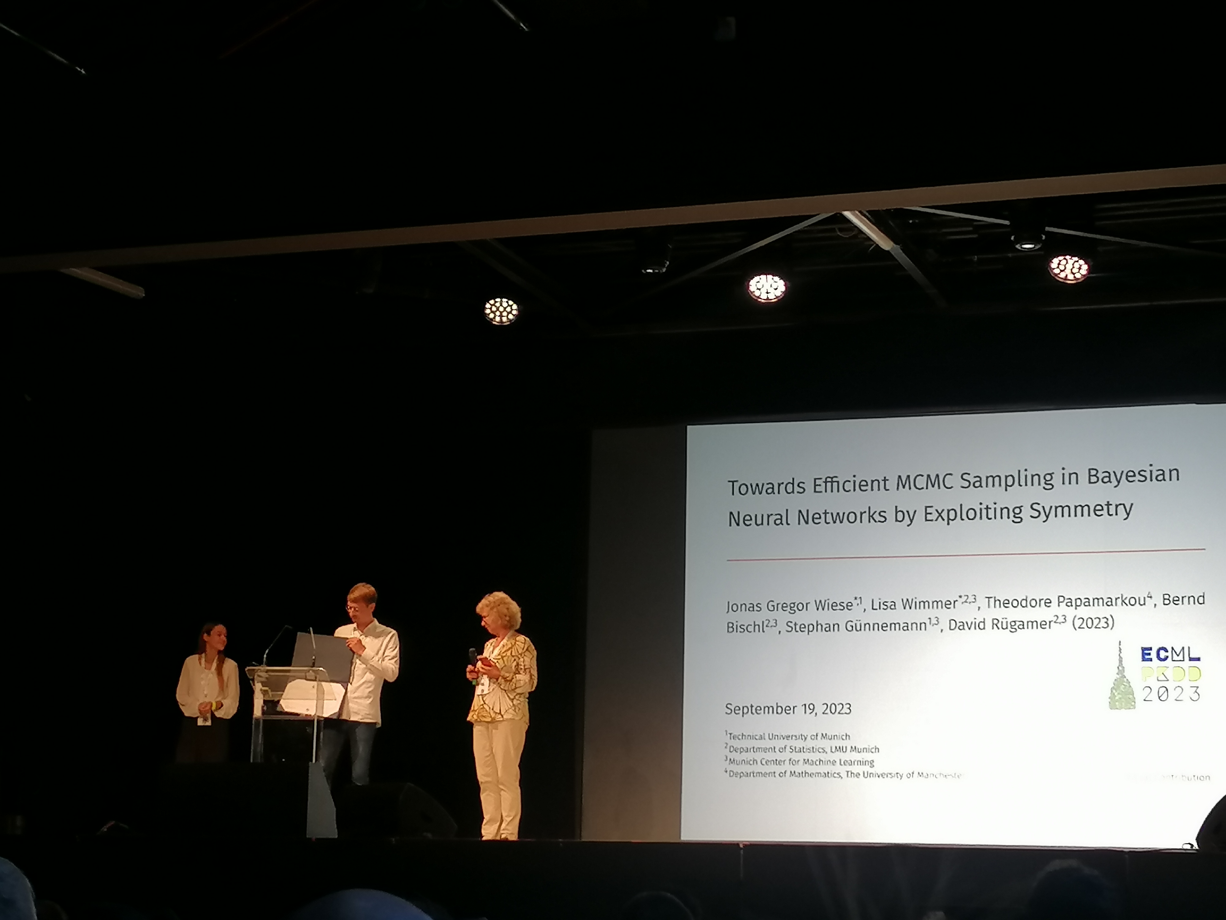 Lisa and Gregor won the best paper award at ECML-PKDD!!